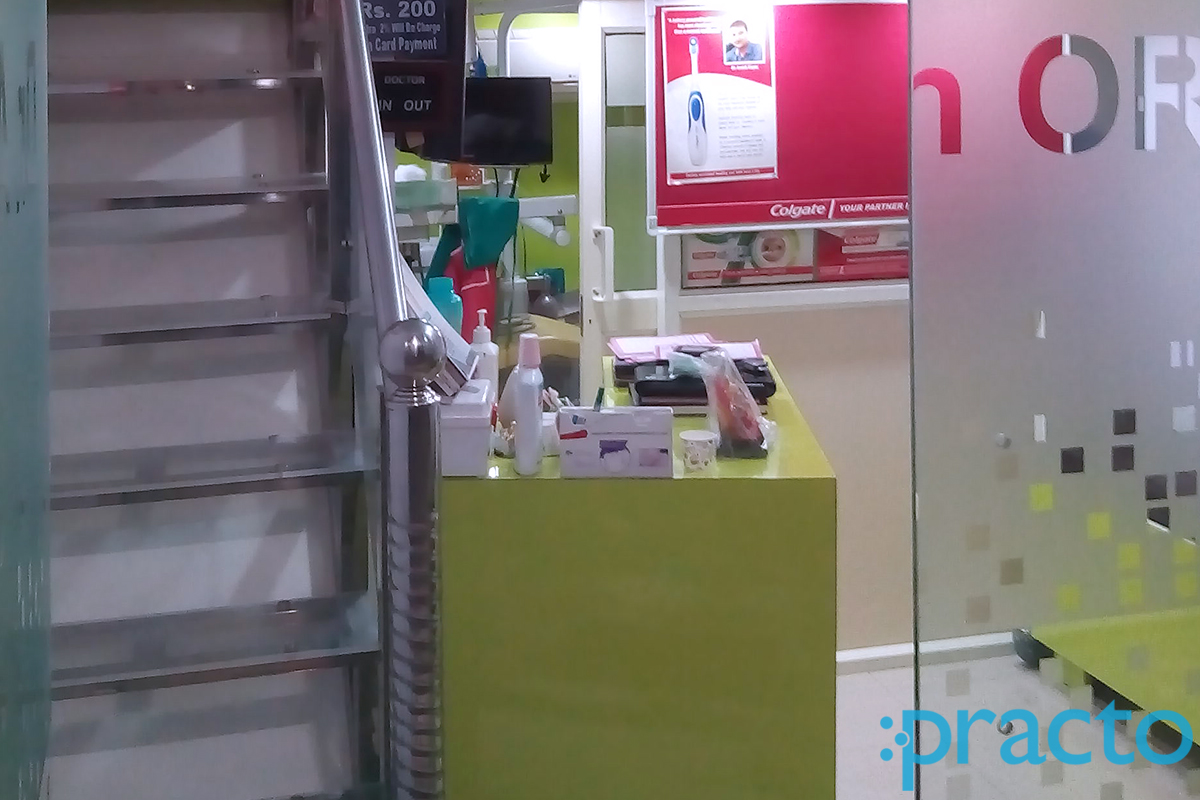 Reception at Oro-Dental Clinic & Implant Centre Crossings Republik Ghaziabad