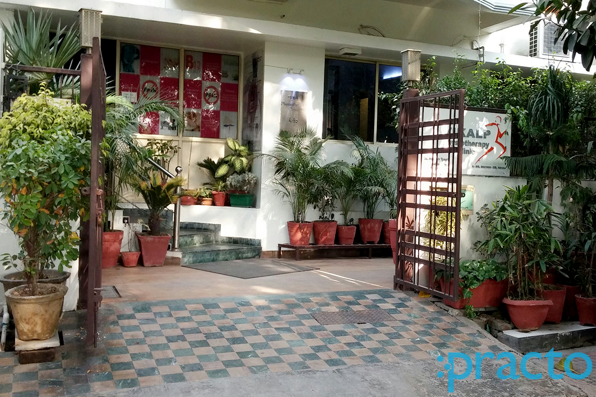Entrance at Vikalp Physiotherapy Clinic Sector 33 Noida
