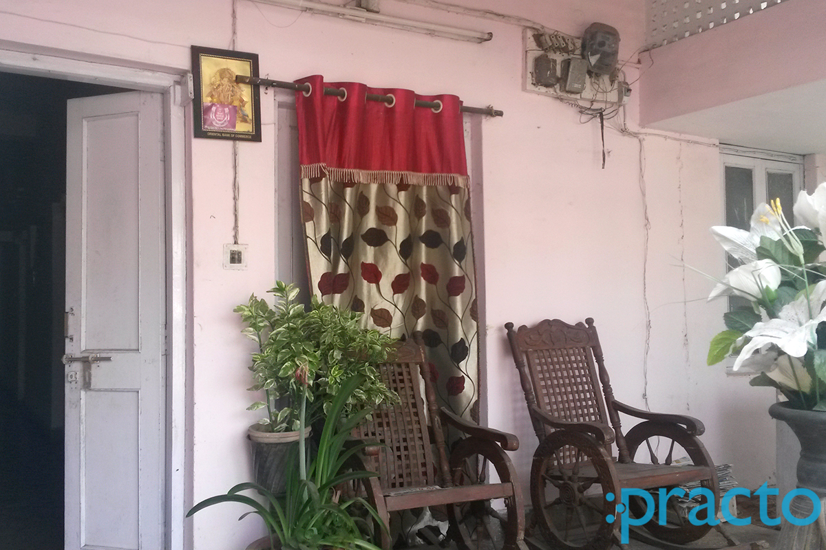 Entrance at Sanjay Mehrotra Clinic Arera Colony Bhopal