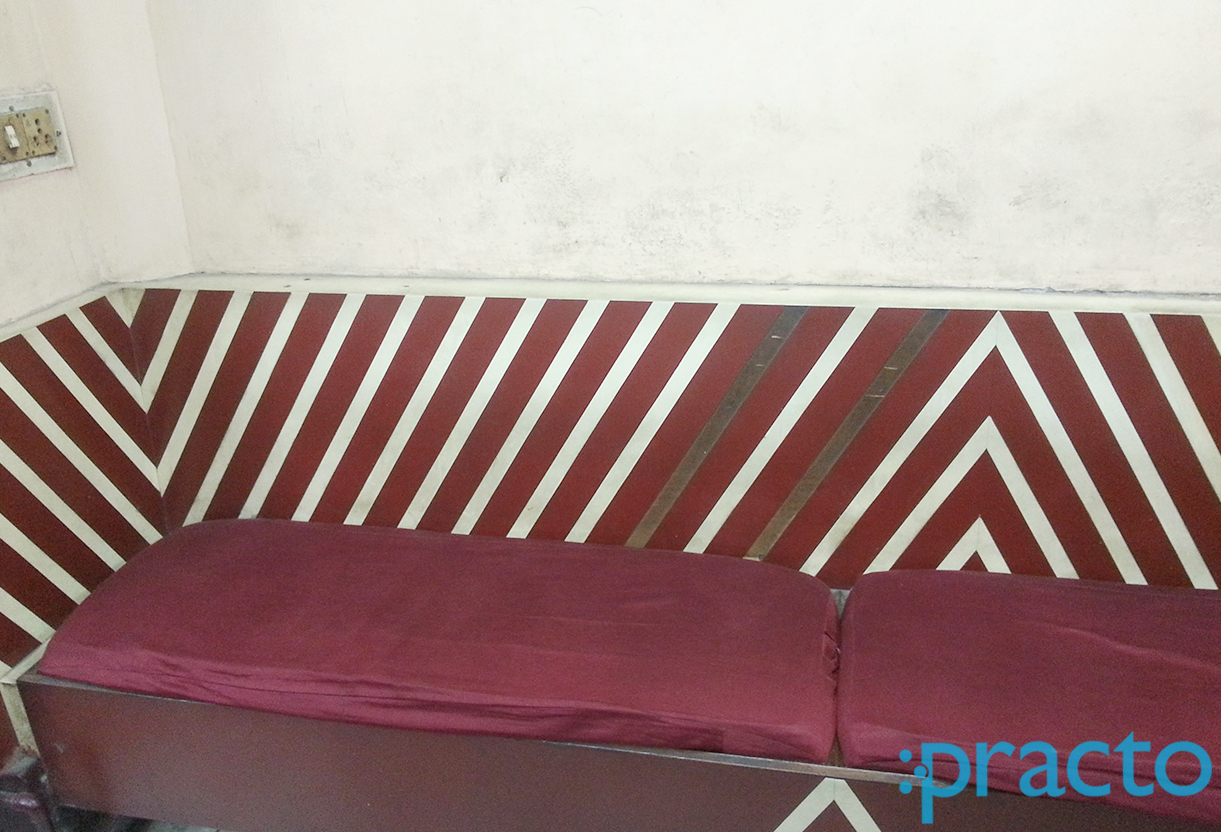 Waiting Area at Dr. V.K. Agarwal Clinic Charbagh Lucknow