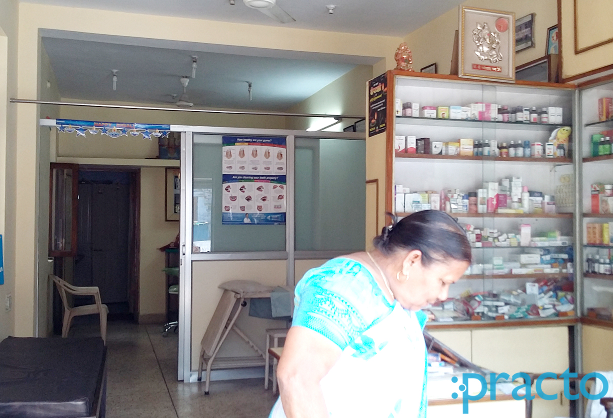 Entrance at Manju Multispeciality Dental Clinic Gurdwara Lucknow