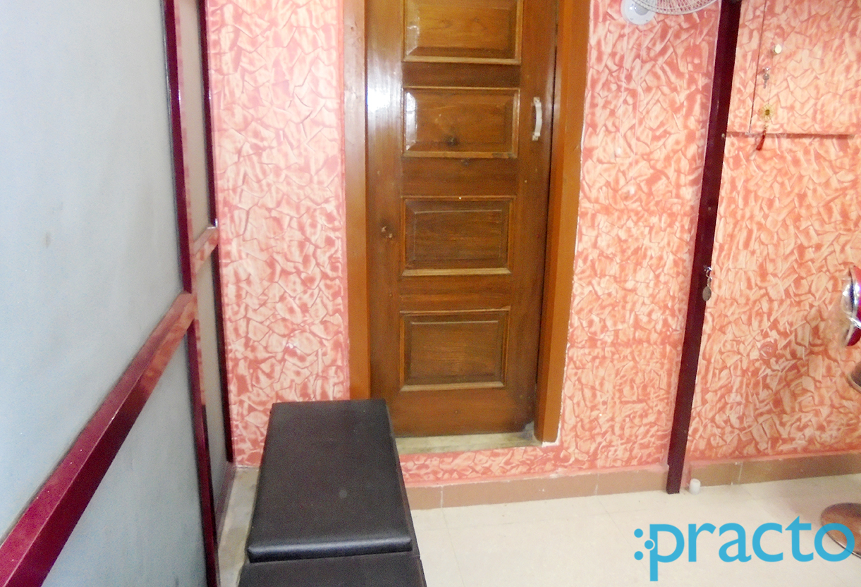 Waiting Area at Dr. Prasoon Kant's Clinic Gomtinagar Lucknow