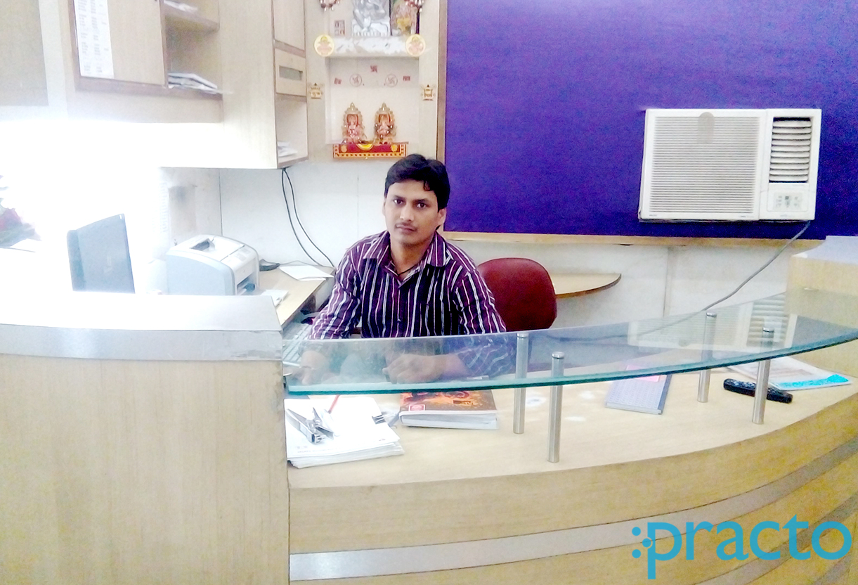 Reception at Modern Dental Clinic Gomtinagar Lucknow