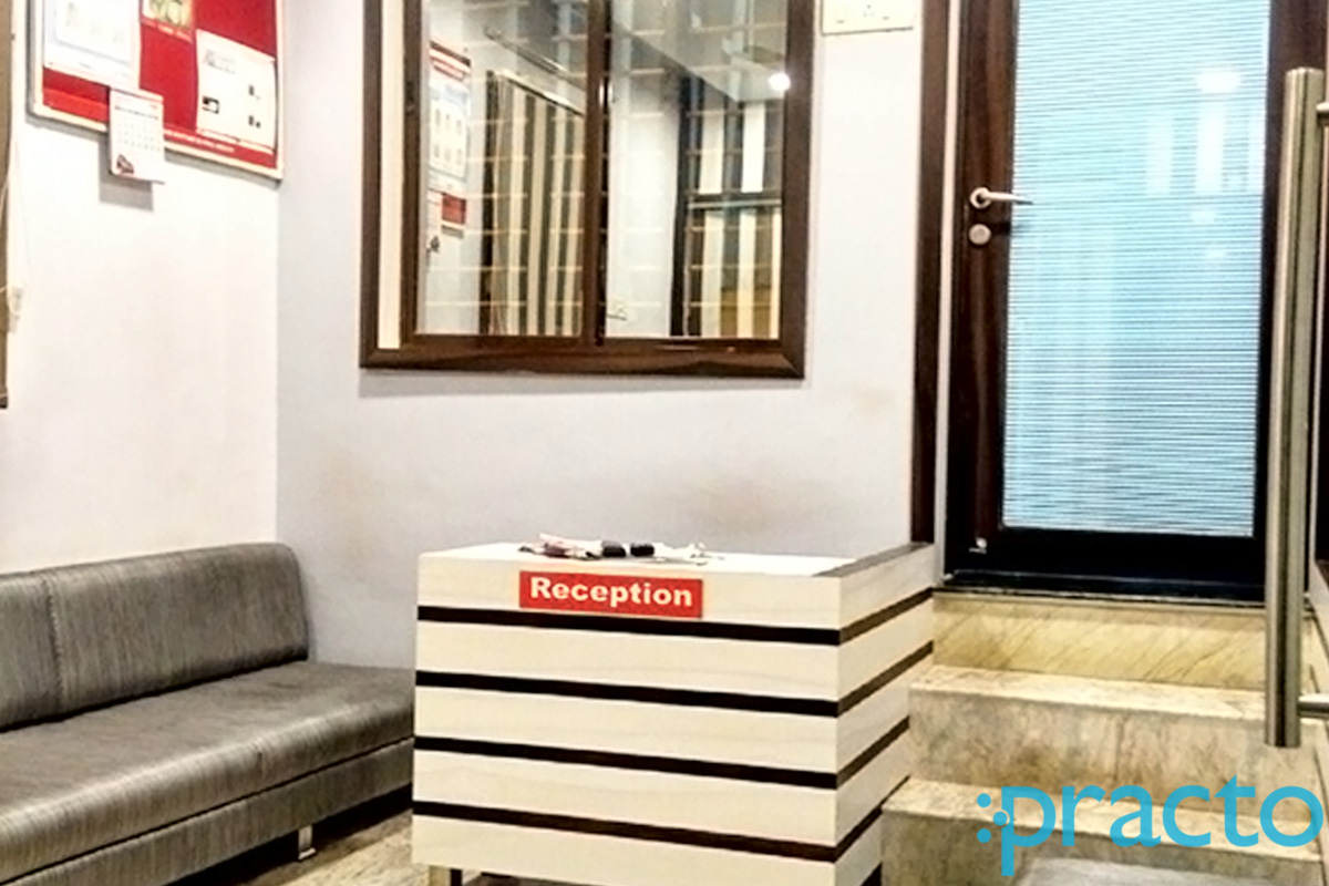 Reception at 32 Care Dental Care Sama Vadodara
