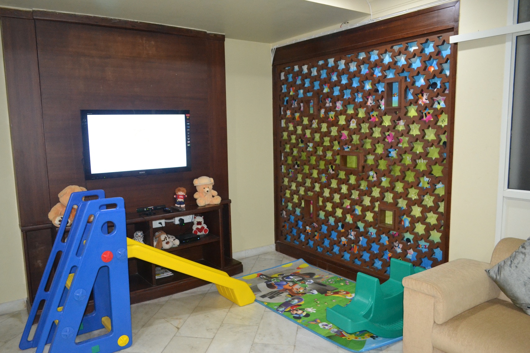 Waiting area at Dr Aman's Tooth Town Vasant Vihar Delhi