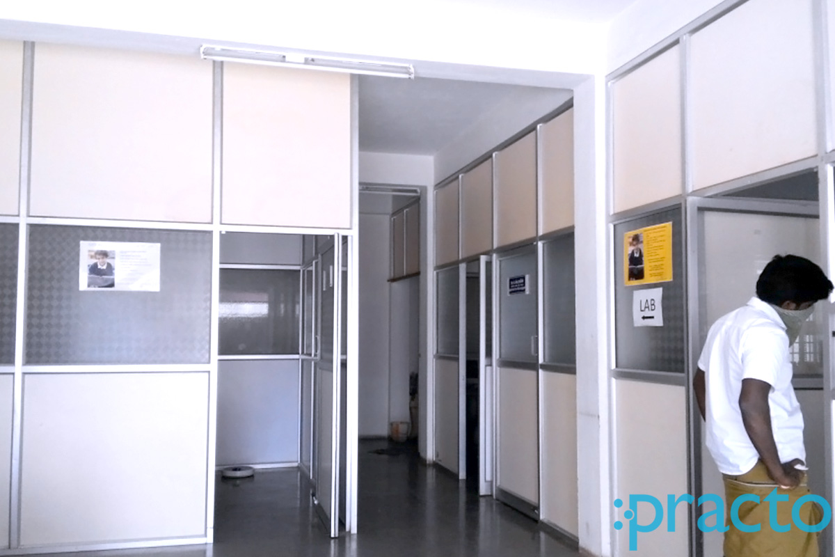 Entrance at Mahalakshmi Polyclinic Maduravoyal Chennai