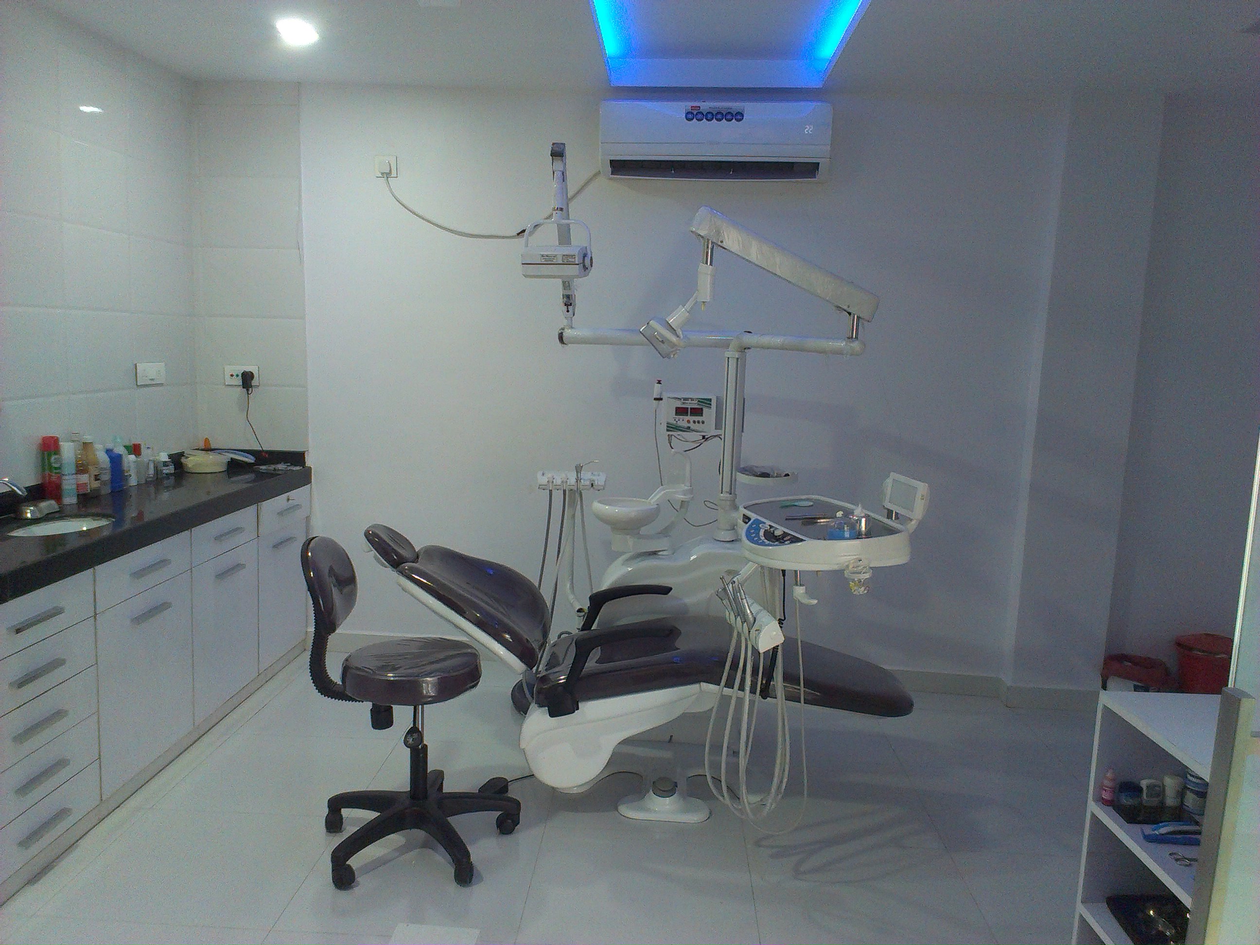Om Dental Care Varachha Road Surat