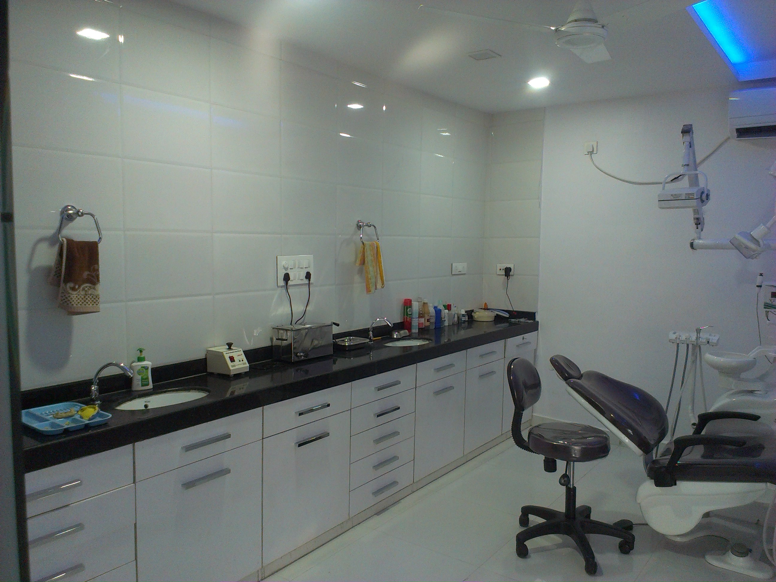 Om Dental Care Varachha Road Surat