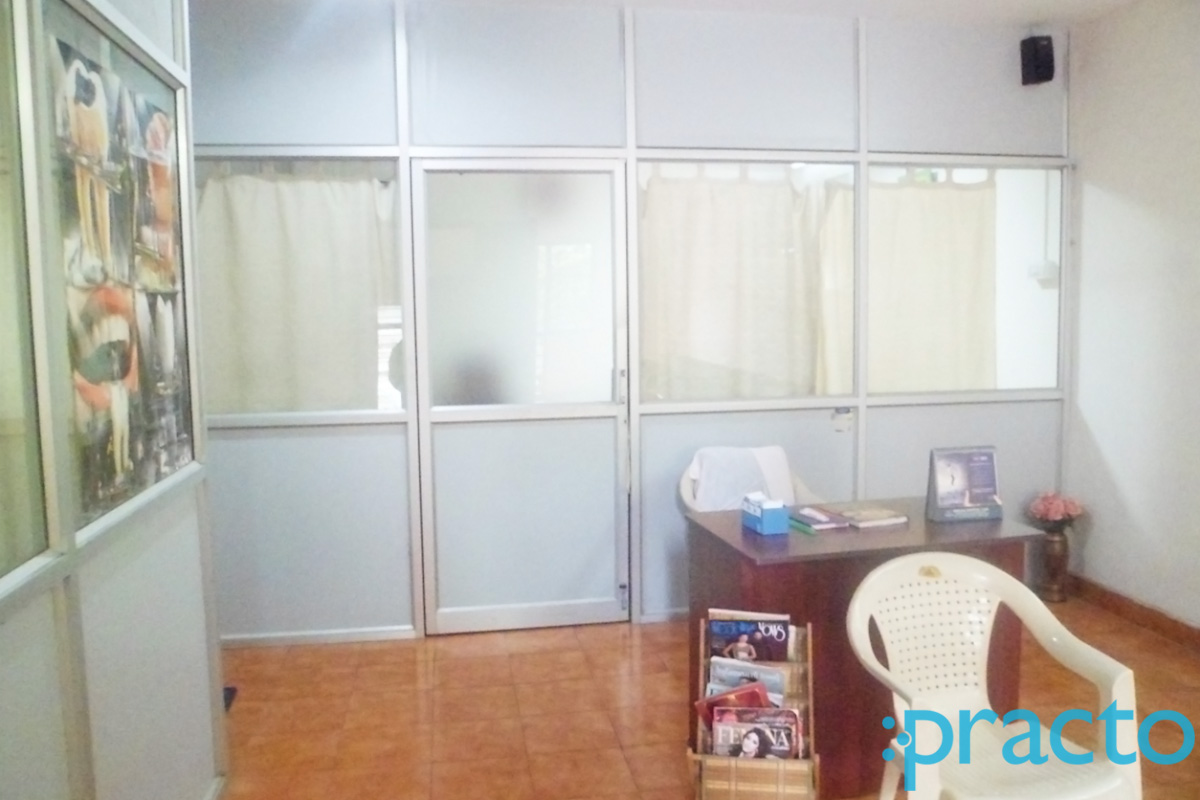 Reception at Ever Shine Skin & Dental Clinic Pudupet Chennai