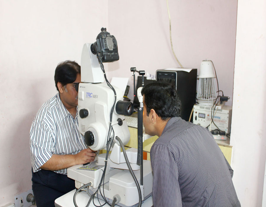 Khanna eye Centre Model Town Delhi
