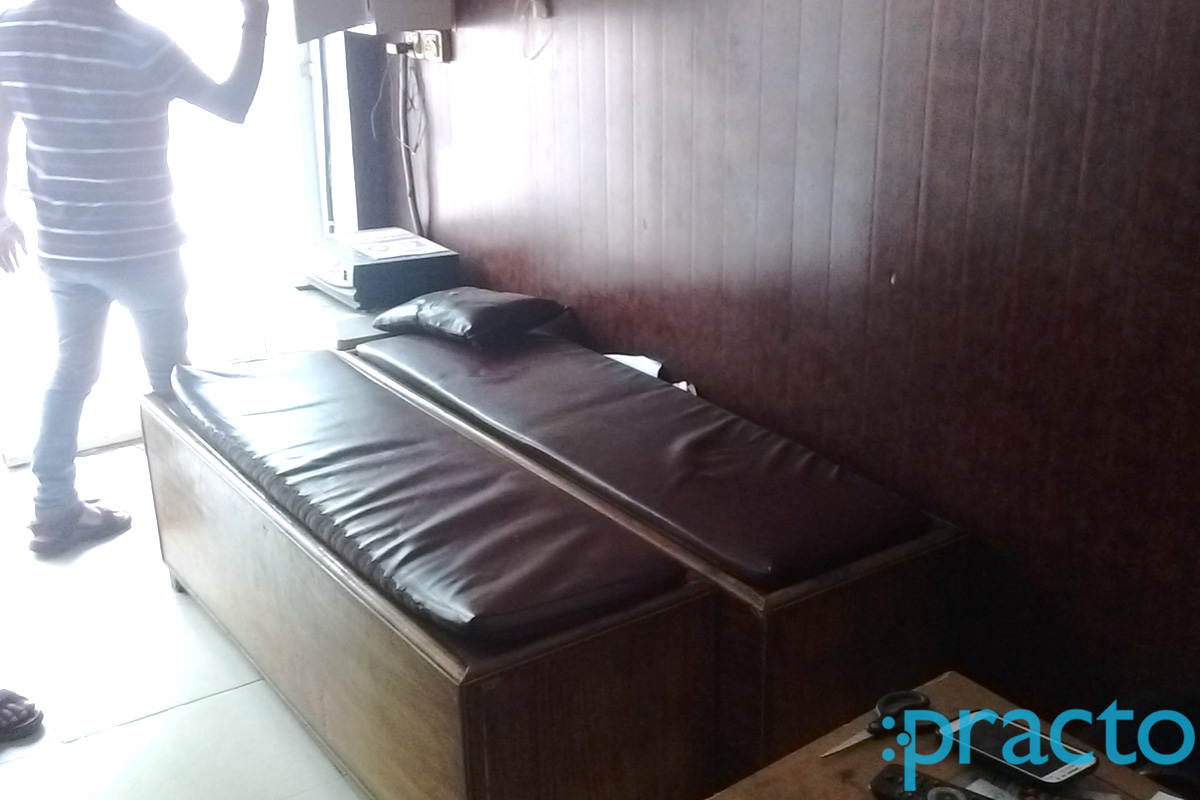 Dr. J.So. Gujral Clinic Chhipitola Agra