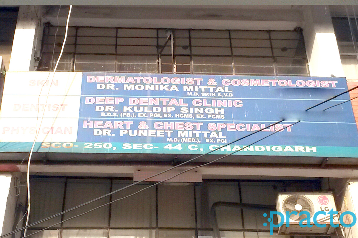 Entrance at Advance Medical Clinic Sector 44 Chandigarh