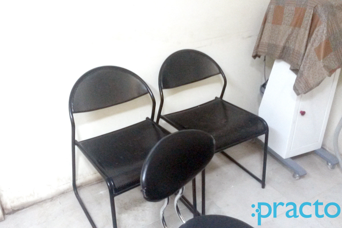 Waiting Area at Advance Medical Clinic Sector 44 Chandigarh