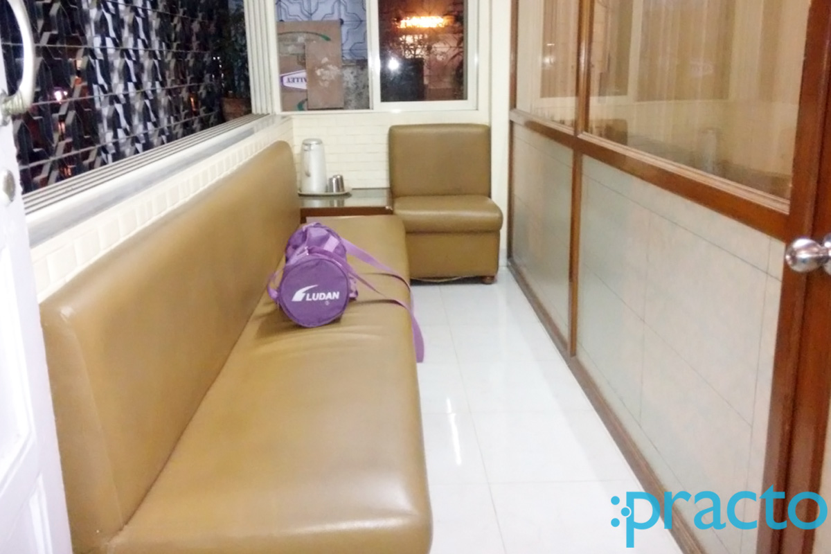 Waiting Area at Dr. (Mrs.) Pravada Agashe Clinic Kandivali West Mumbai