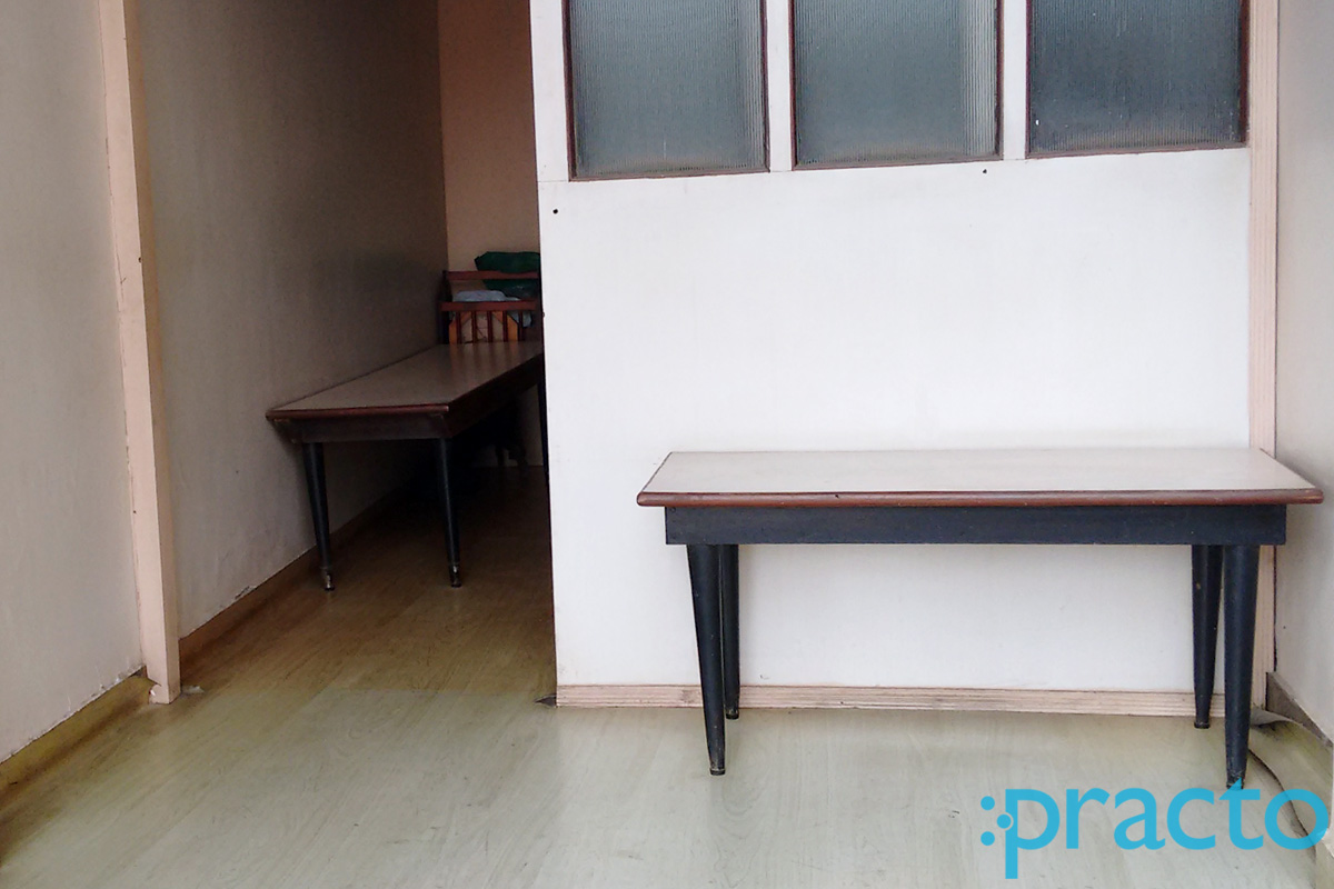 Waiting Area at Dr. Hasmukh T. Shah Kandivali West Mumbai
