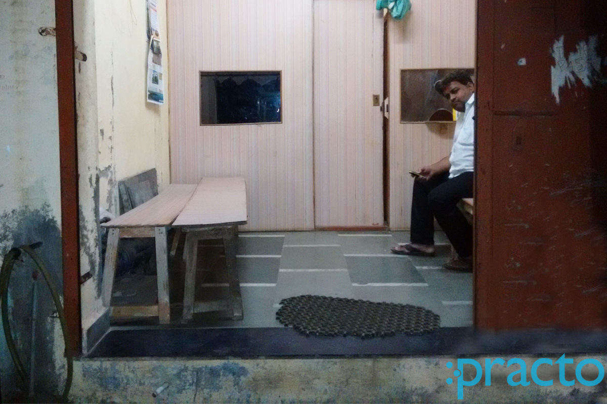 Entrance at Dr. Naseem Ahmed Clinic Malad West Mumbai