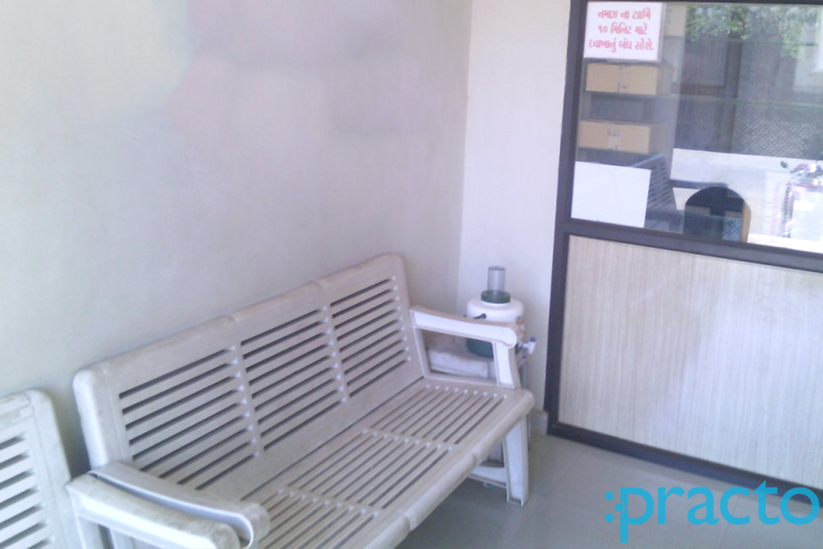 Waiting Area at Dr. M.Lukman Hakeem Clinic Muglisara Surat