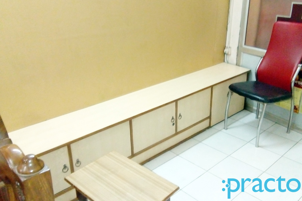 Waiting Area at Shree Sai Medical & Dental Clinic Ashiyana Lucknow