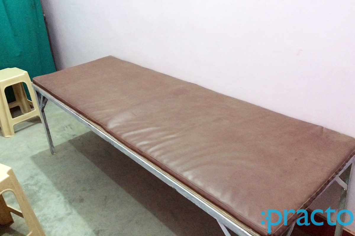 Waiting Area at Arogya Clinic Arjunganj Lucknow
