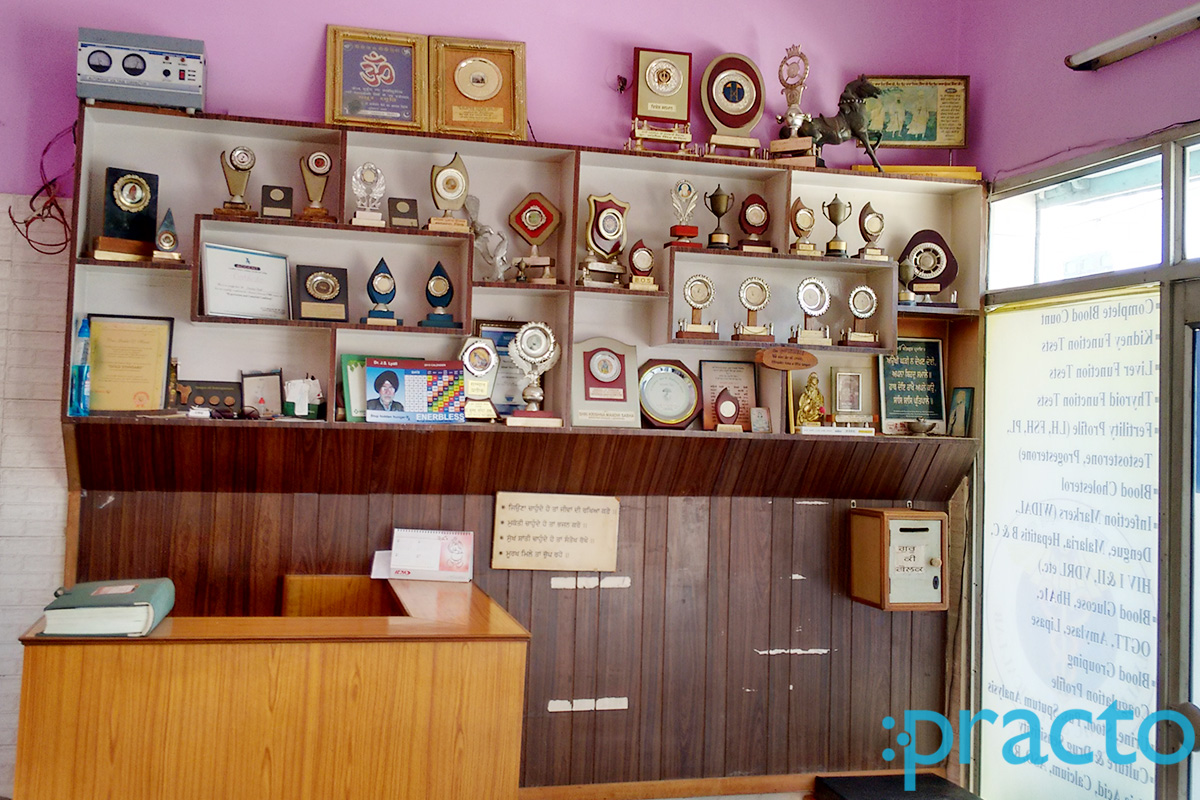 Entrance at Lyall Clinic And Clinical Lab SBI Civil Lines Ludhiana