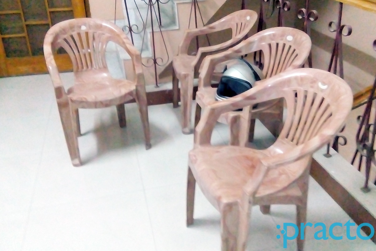 Waiting Area at Navneeth Clinic & Dental Clinic Ashiyana Lucknow