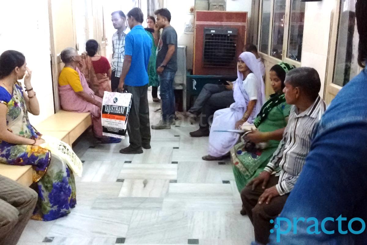Waiting Area at Ram Tez Clinic Sadar Bazar Agra