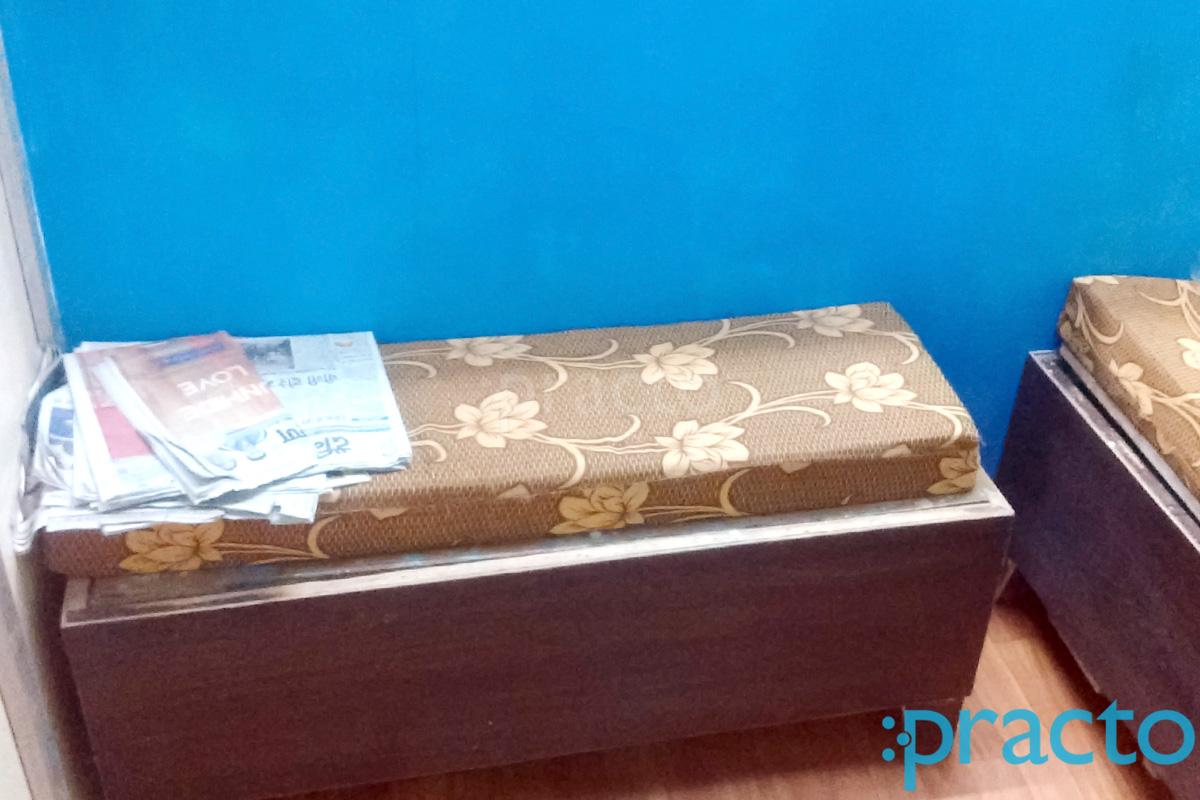 Waiting Area at Faizan Dental Lab And Care Center Tajganj Agra