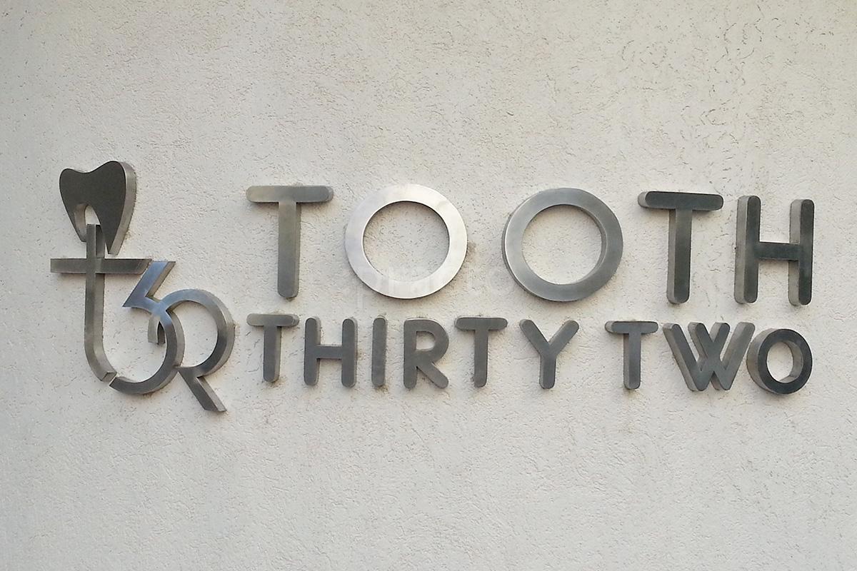 Entrance at Tooth Thirty Two Matunga West Mumbai