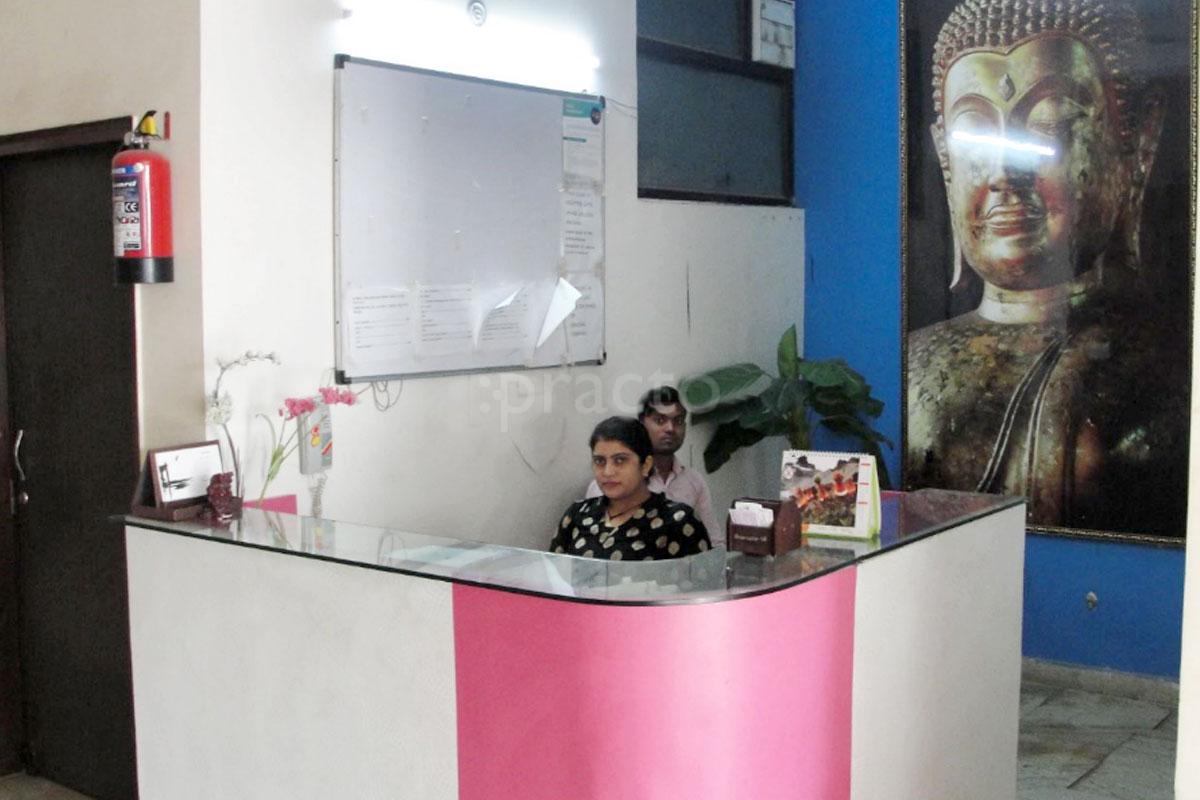 Reception at Advance Ortho Clinic Sector Alpha II Greater Noida