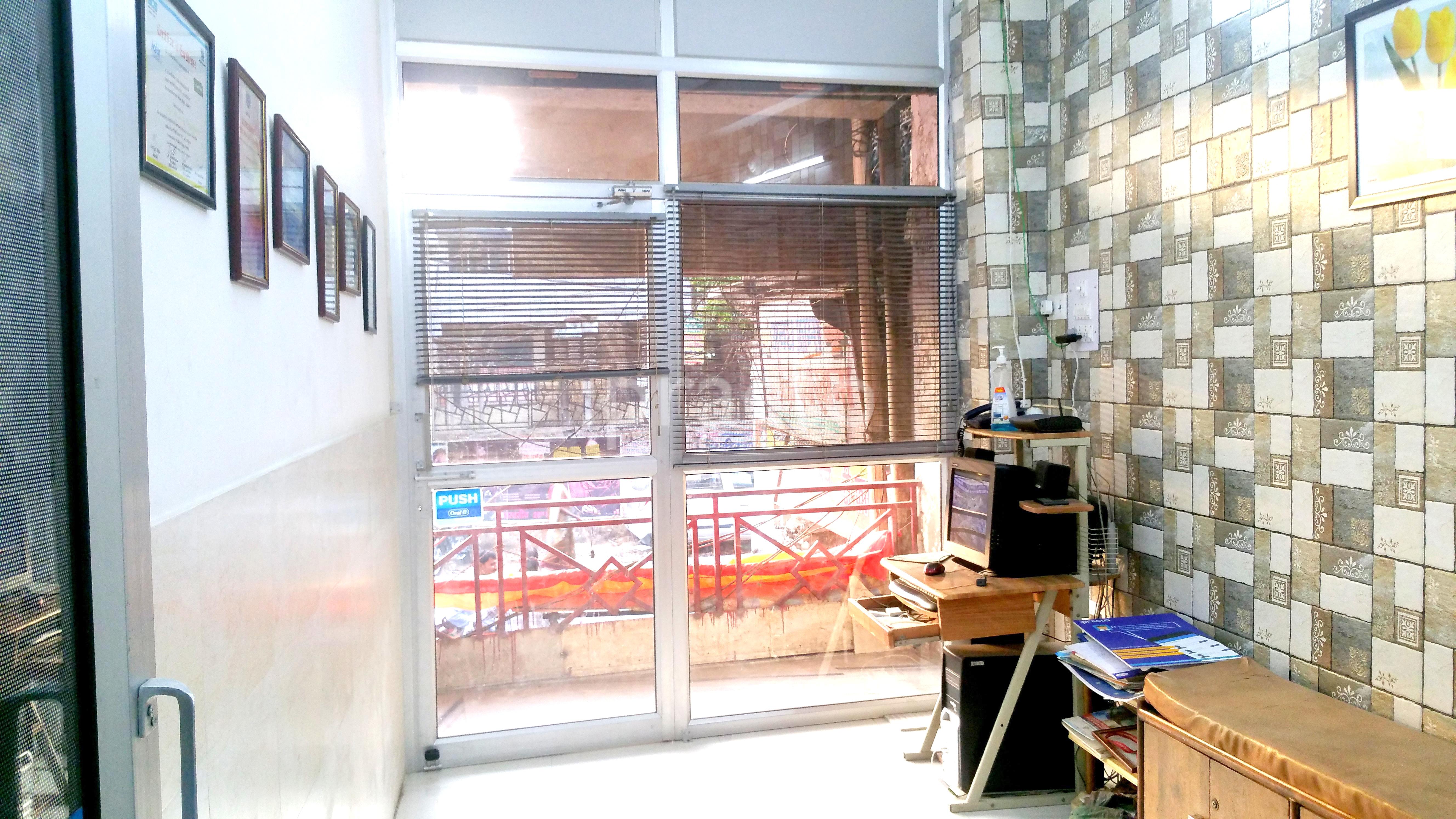 Entrance at Advanced Dental Care Daliganj Lucknow