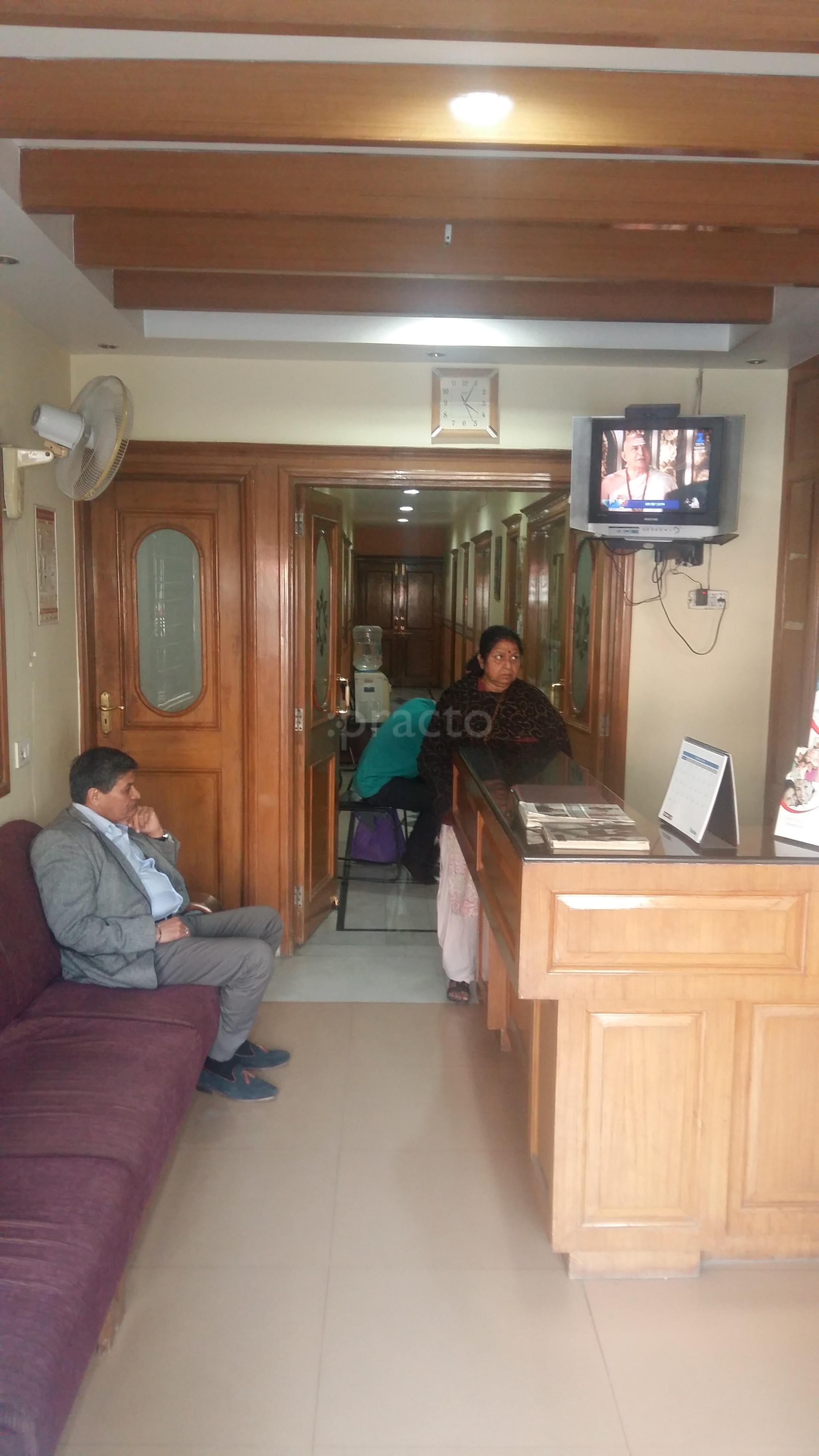 Aggarwal Dental Clinic Door Darshan kendra Mahavir Marg Jalandhar