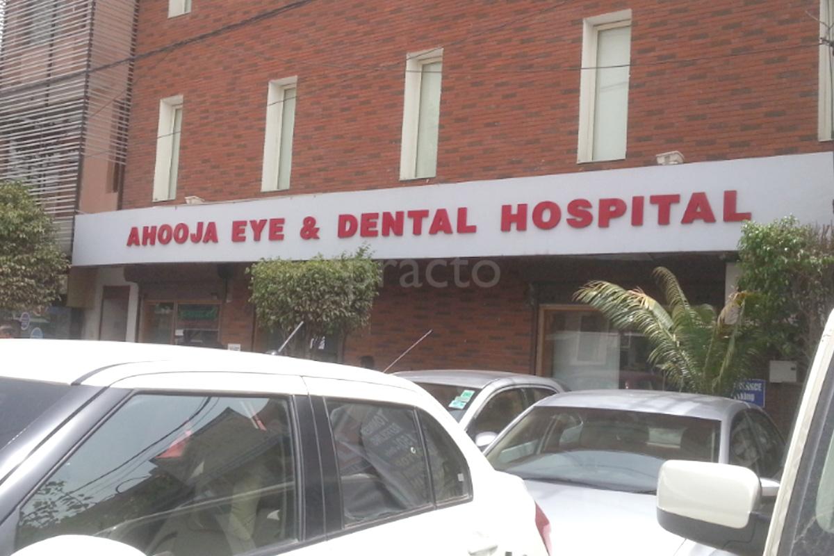 Entrance at Ahooja Eye & Dental Hospital Railway Road Gurgaon