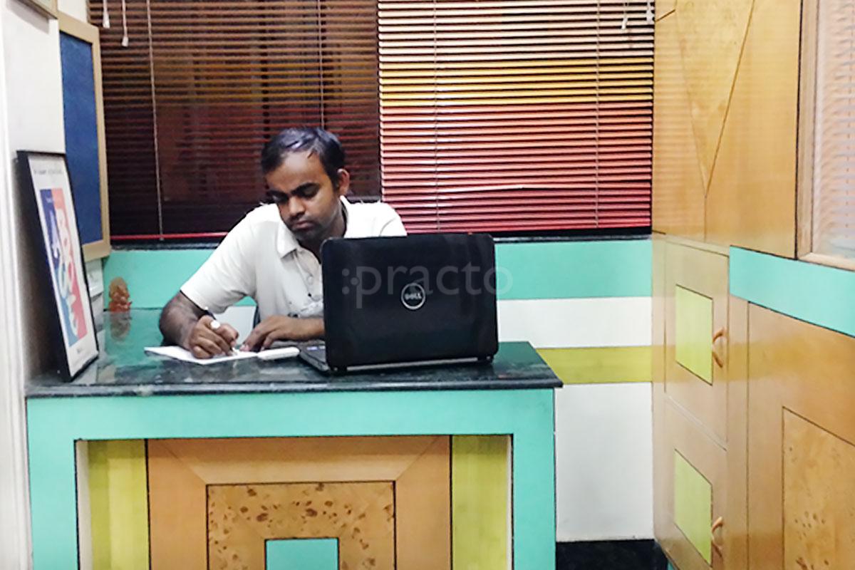 Reception at Apex Clinic Shalimar Bagh Delhi