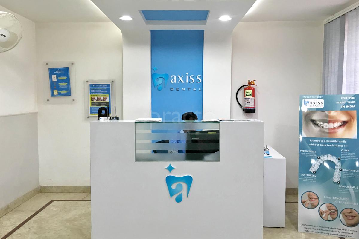 Reception at Axiss Dental Clinic Gurgaon Sector 43 Gurgaon