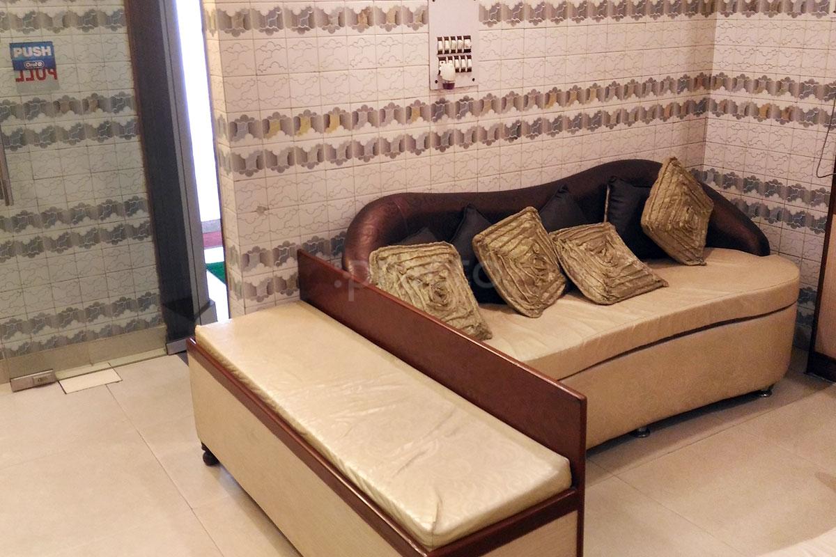 Waiting Area at Braces & Dental Centre Model Town 1 Delhi
