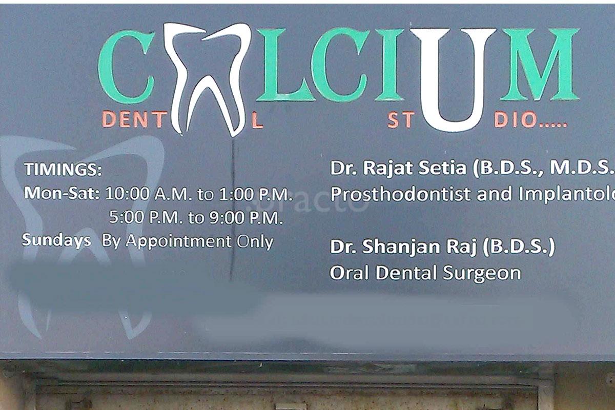 Entrance at Calcium Dental Studio South City-II Gurgaon