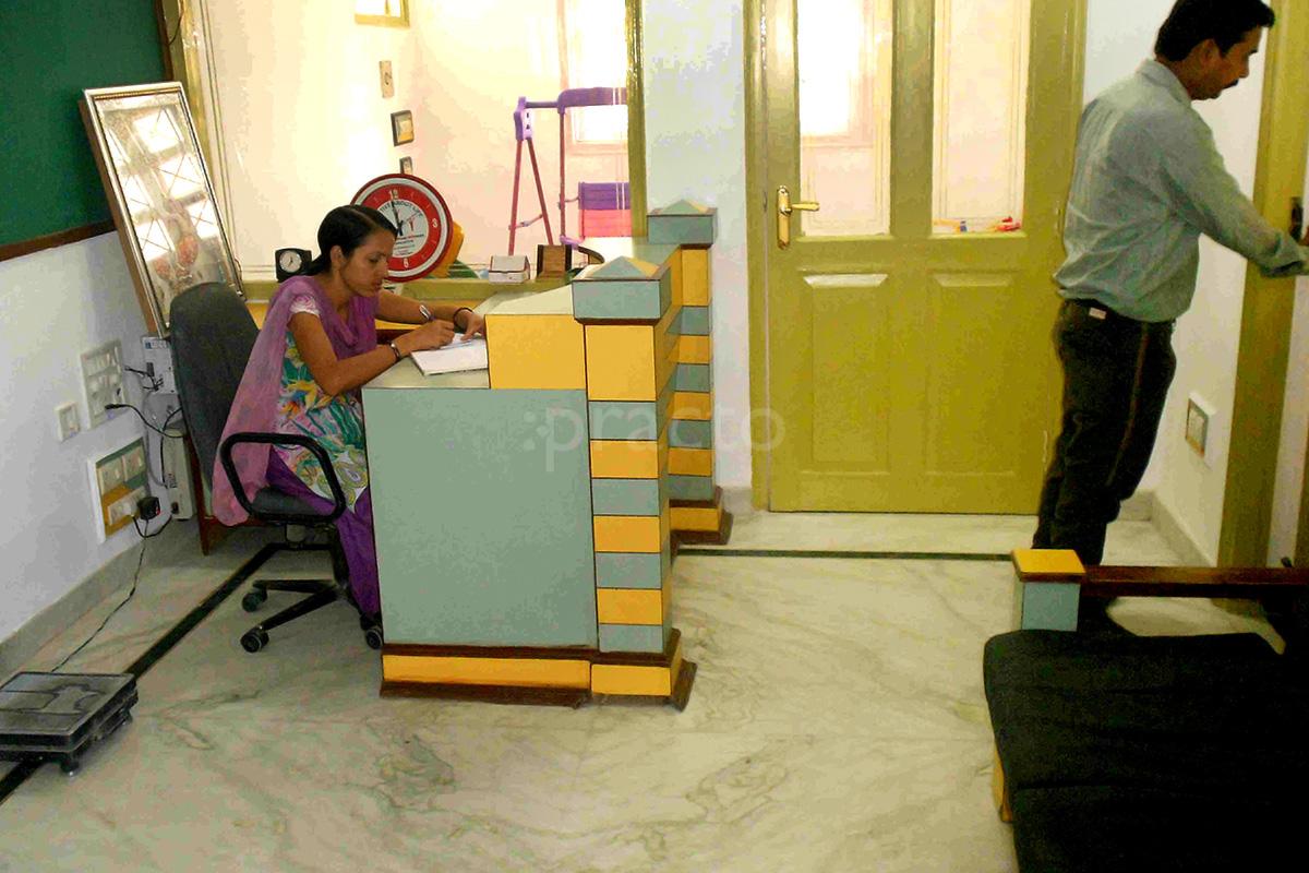 Reception at Childreach Medical Centre Rohini Delhi