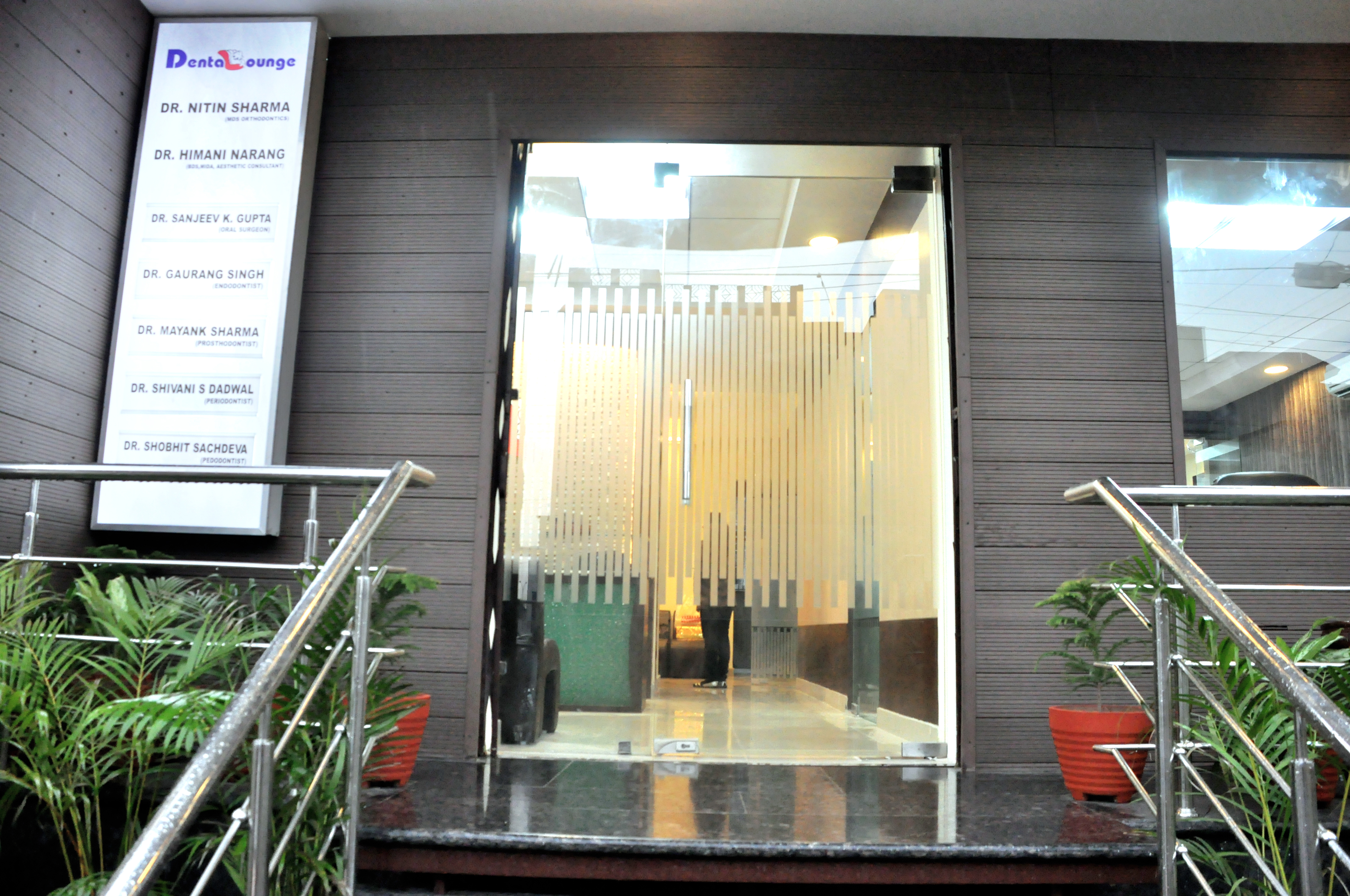Entrance at Dental Lounge Sector 46 Noida