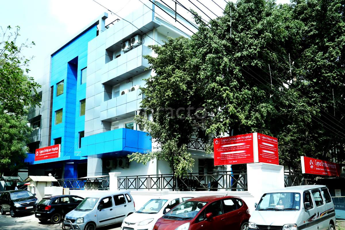Entrance at Cygnus Orthocare Hospital Safdarjung Development Area Delhi