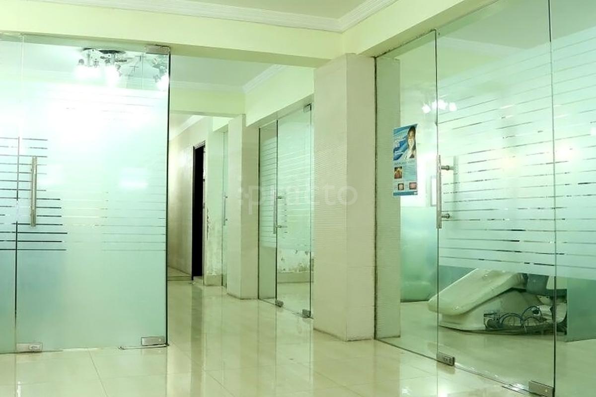 Entrance at Delhi Dental Cosmetics Kingsway Camp Delhi