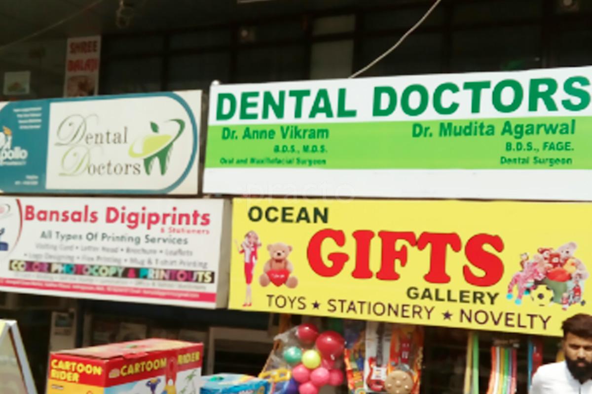Entrance at Dental Doctors Indirapuram Ghaziabad