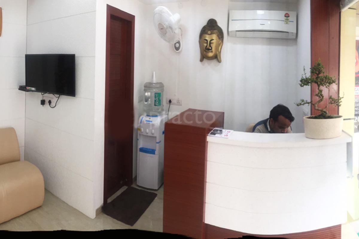 Reception at Dental Folks Ramesh Nagar Delhi