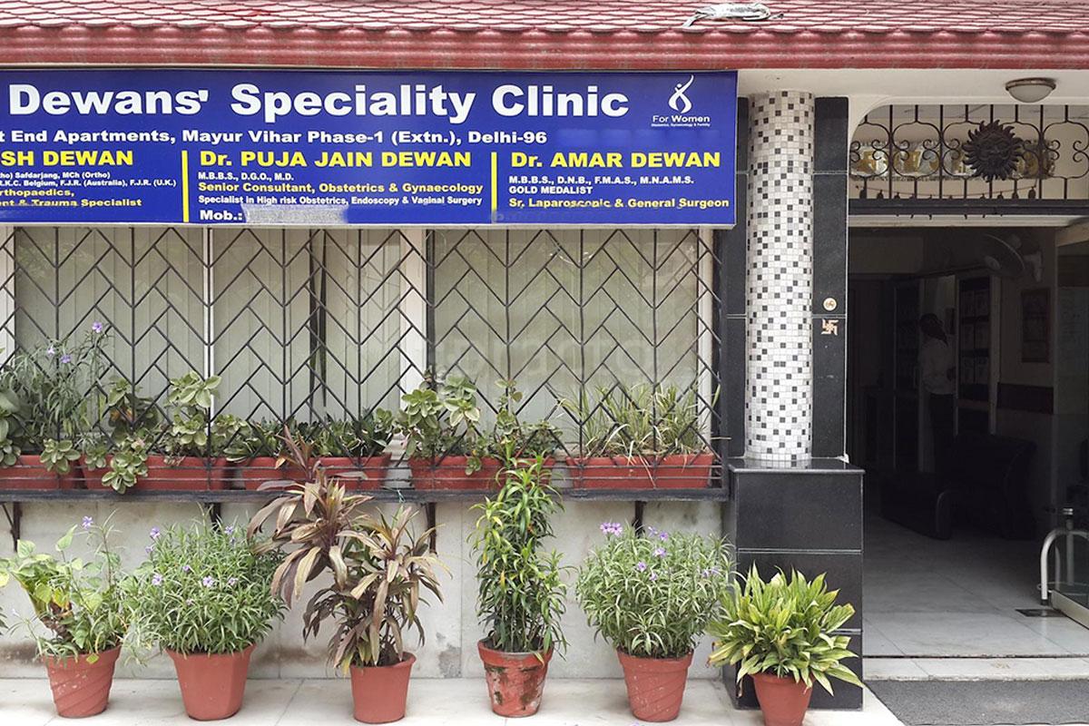 Entrance at Dewan's Clinic Mayur Vihar Delhi