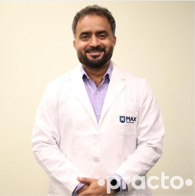Dr. Vineet Tyagi Orthopedic surgeon in Delhi