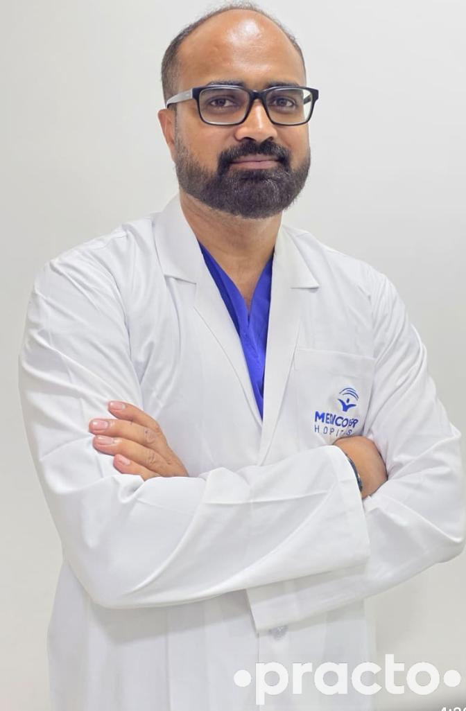 Dr. Ravikumar Siripurapu Cardiothoracic and Vascular Surgeon in Karimnagar