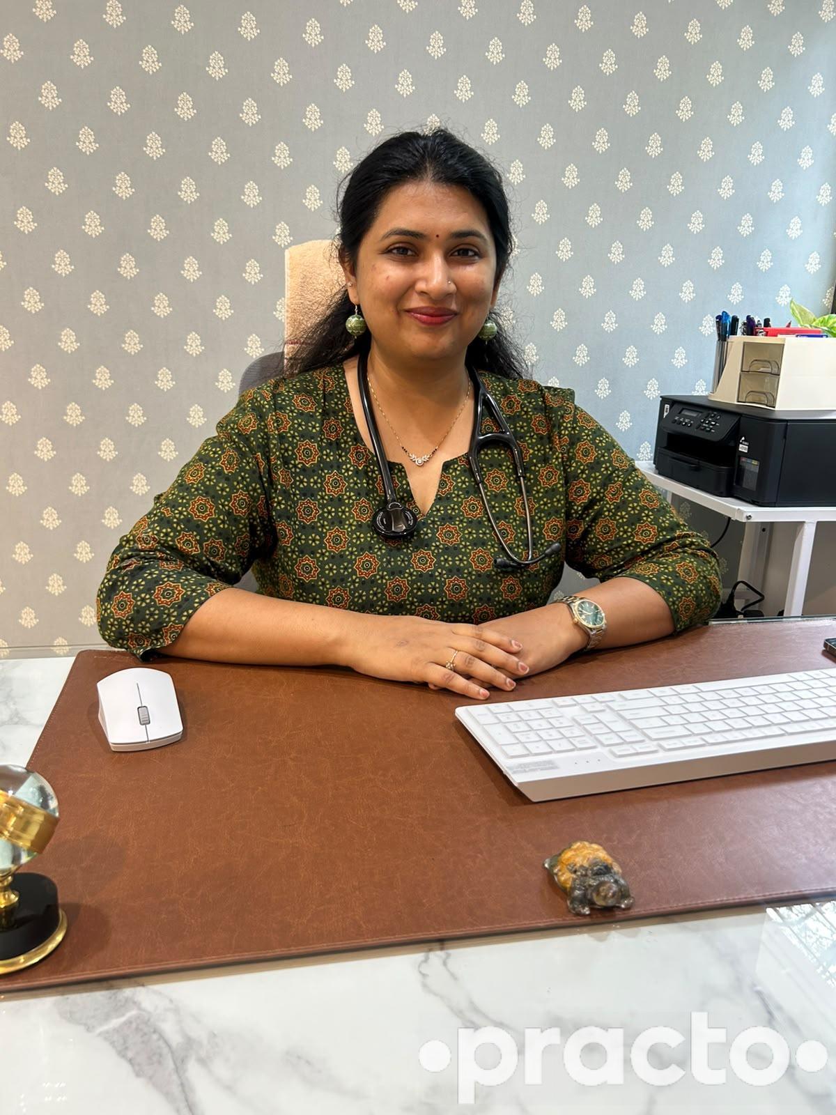 Dr. Madhura Rajesh Kulkarni Internal Medicine in Pune