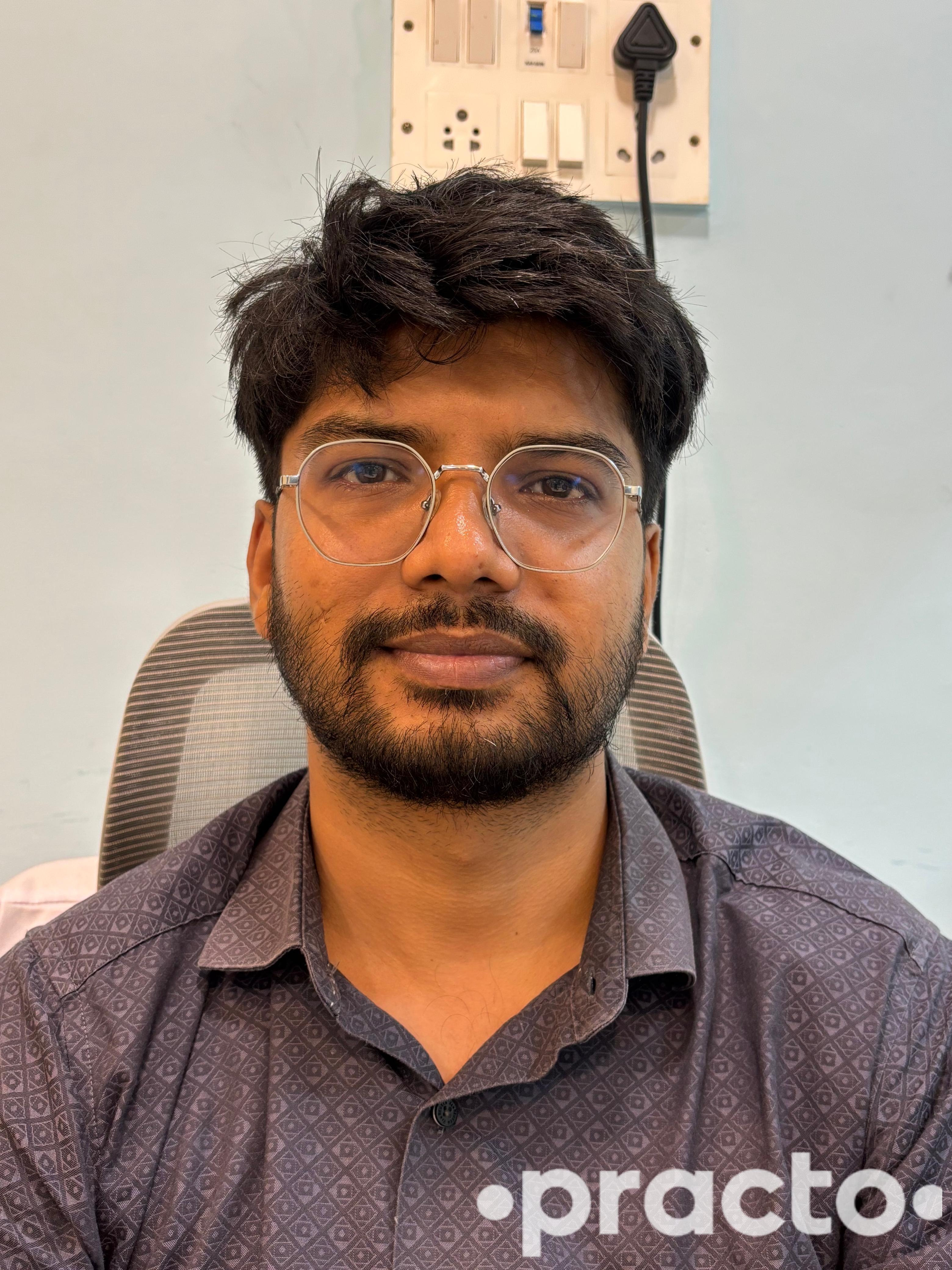 Dr. Abhinav Giri Prosthodontist in Chennai
