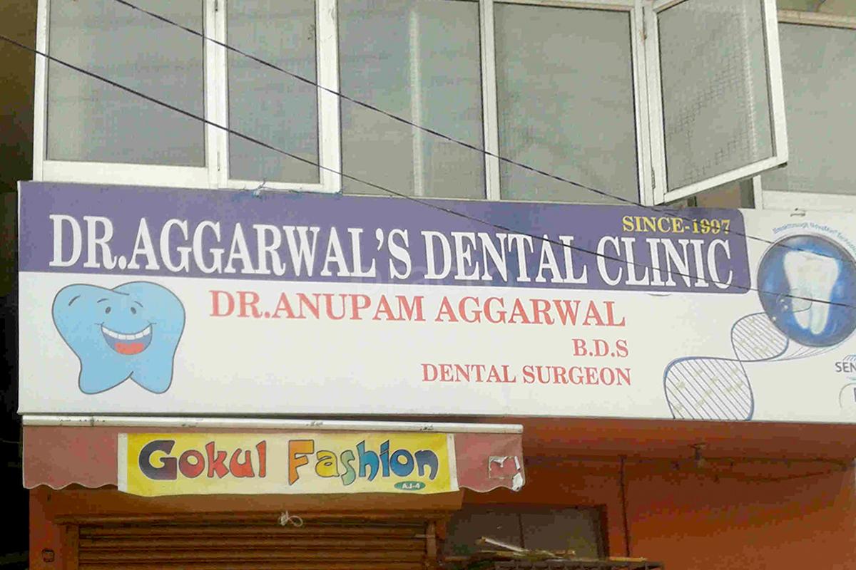 Entrance at Dr. Aggarwal's Dental Clinic Shalimar Bagh Delhi