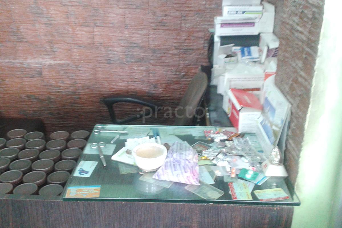 Reception at Dr. Ajay Thakur's Clinic Anoopnagar Fazalpur Meerut