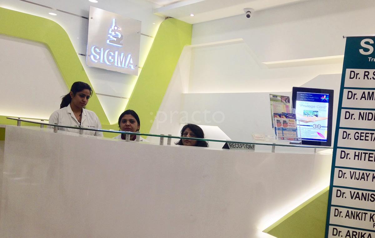 Reception at Dr Amritaa Bhatia's Dental Speciality Clinic Pitampura Delhi